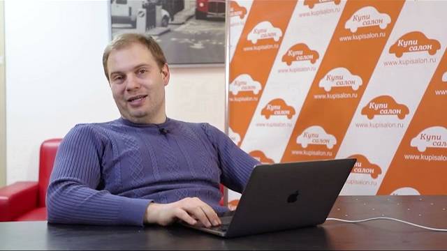 Dodge Challenger - перетянули салон в экокожу с алькантарой