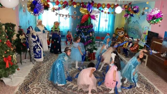 Танец Девочек на Новый год«Эльза» смотреть онлайн