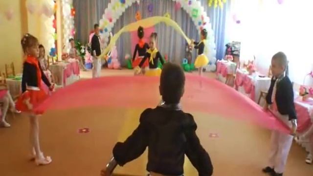 Танец с полотнами МАЛАДЭ.wmv смотреть онлайн