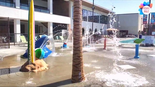 Плескаемся в фонтанчиках Детская площадка с морскими животными и огромной волной Пальма поливалка смотреть онлайн