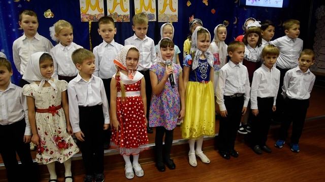 Давайте, друзья, потолкуем о маме... исполняют первоклассники смотреть онлайн