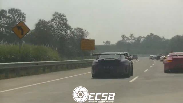 [VLOG] Porsche Club Indonesia Java Touring 2019 (Part 1: Batu-Malang-Surabaya) смотреть онлайн