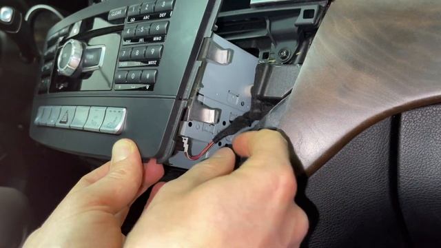 Wireless CarPlay and AndroidAuto in Mercedes GL ML W166 X166 2012-2016 смотреть онлайн