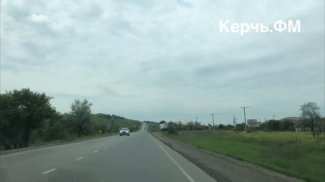 На въезде в Керчь расширяют обочины отработанным асфальтом смотреть онлайн