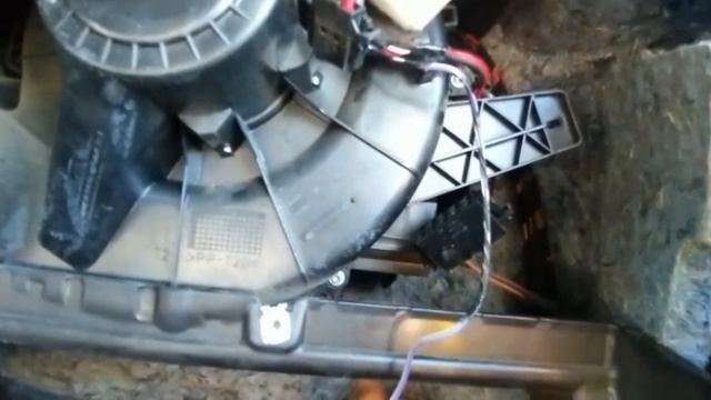 Устраняем свист моторчика в 1 положении и вибрации на больших об. Volkswagen поло седан 13 года.
