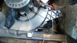 Устраняем свист моторчика в 1 положении и вибрации на больших об. Volkswagen поло седан 13 года.