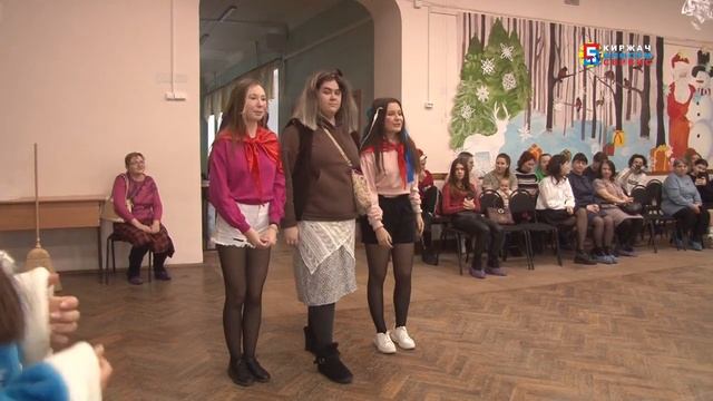 Новогодняя елка в СОШ №1 много много радости детишкам принесла смотреть онлайн