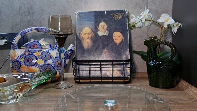 На барахолке. Барахолка Днепр. Винтаж, антиквариат, богемское стекло, книги по живописи, майолика. смотреть онлайн