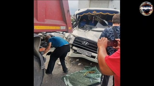 Не рассчитал тормозной путь: Газ устроил массовую заварушку в Бийске смотреть онлайн