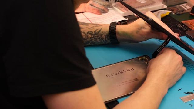Замена стекла Samsung Tab S6 lite, а после его защита полиуретановой пленкой MOCOLL смотреть онлайн