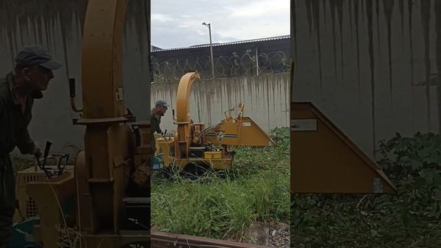 Расчистка территории от кустов с дроблением порубочных остатков. смотреть онлайн