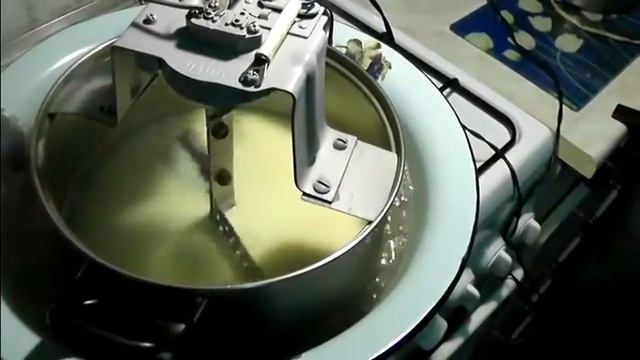 Как сделать дома настоящее сгущёное молоко при помощи аппарата смотреть онлайн