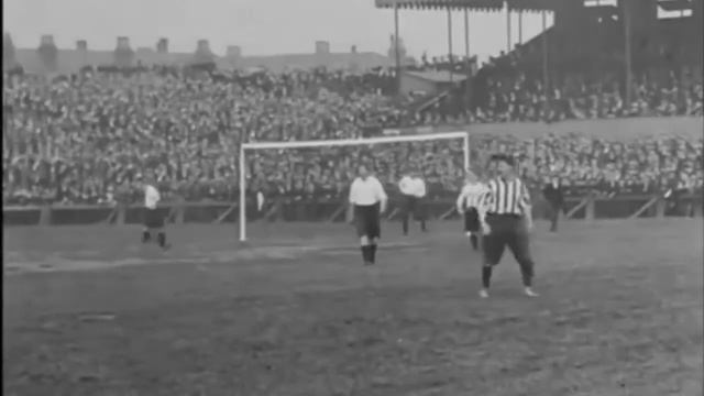 САМЫЙ ТОЛСТЫЙ ВРАТАРЬ В ИСТОРИИ ФУТБОЛА! #футбол #вратарь #самыйтолстый #рекорд #топ #раздевалка смотреть онлайн