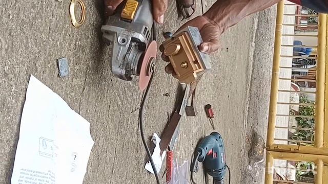 PAANO MAGKABIT NG DOOR LOCK SA GATE NA BAKAL смотреть онлайн