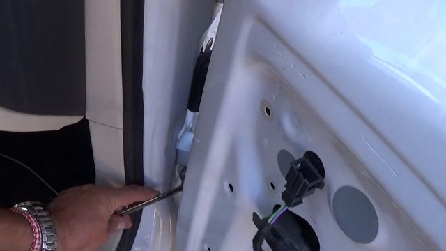 HOW TO REMOVE AND REPLACE FRONT DOOR ON VW JETTA GOLF MK5 2005 - 2010 смотреть онлайн