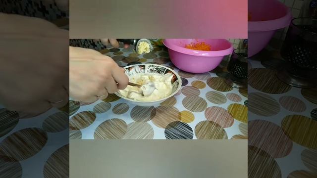 Морковь с сыром и чесноком. Салат на скорую руку смотреть онлайн