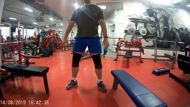 Распаковка наколенников SBD + жим ногами 300 кг / Unpacking SBD knee sleeves + leg press 660 lb смотреть онлайн