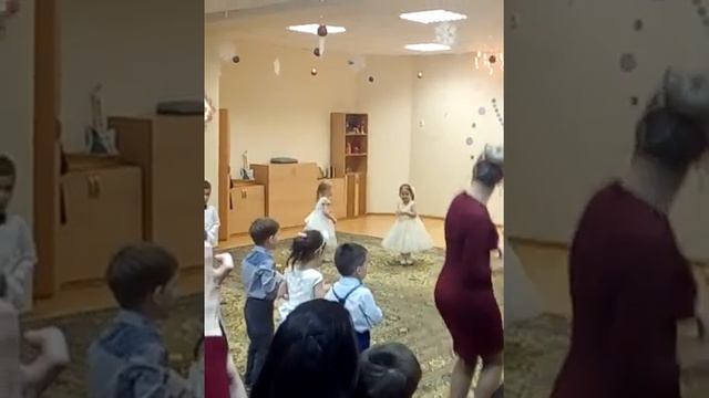 Новогодние выступление смотреть онлайн