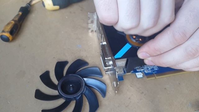 Разборка и смазка "неразборных" вентиляторов видеокарт. смотреть онлайн