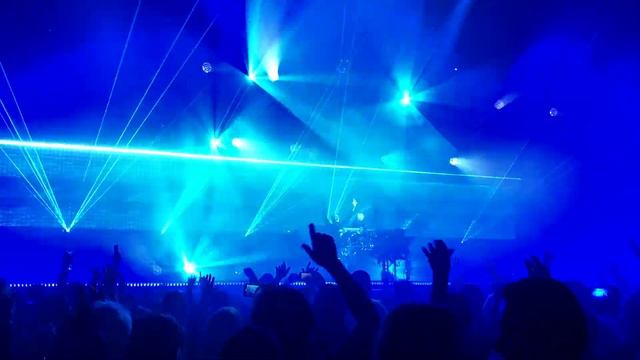 Underworld live at Gashouder Amsterdam (15-03-2024) - Dark and Long (Dark Train) смотреть онлайн