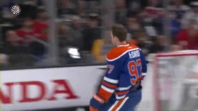 ИГРОВЫЕ КАЧЕСТВА - СКОРОСТЬ. McDavid Blows Past MacKinnon.