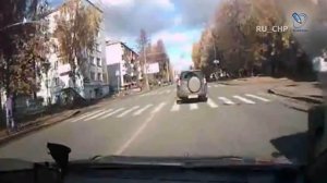 14.1 ПДД РФ водитель обязан уступить дорогу пешеходам.