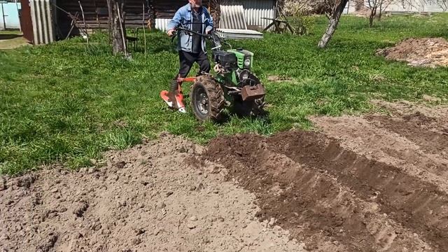 18 июля 2022 г. Нарезка борозд под посадку картошки смотреть онлайн