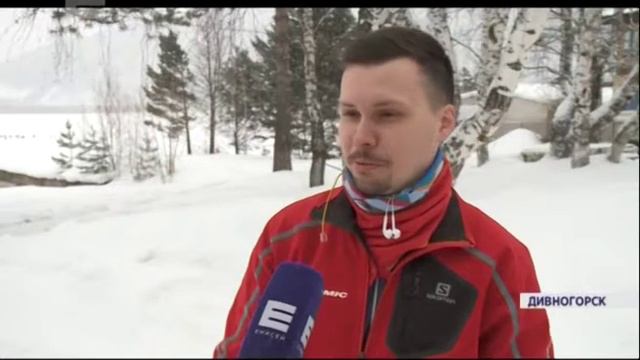 200 спортсменов преодолели 30-километровый забег по льду Красноярского моря смотреть онлайн