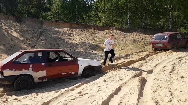 Взаимопомощь дзержинск Нива спасает восьмерку в песке смотреть онлайн