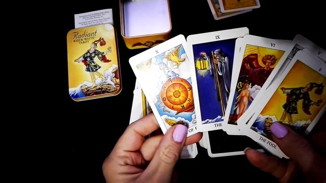 Сравнение Radiant rider-waite tarot/радужное таро(покет вариант) и rider-waite tarot стандарт смотреть онлайн
