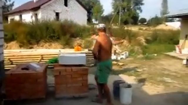 Мешок цемента высыпал себе на голову смотреть онлайн