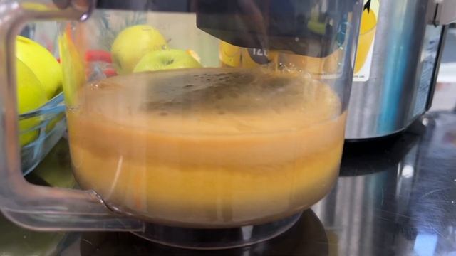 Как работает соковыжималка Panasonic MJ-DJ01 смотреть онлайн