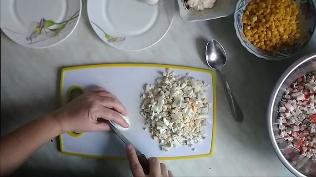 СЕМЕЙНЫЙ РЕЦЕПТ КРАБОВОГО САЛАТА // CRAB SALAD смотреть онлайн