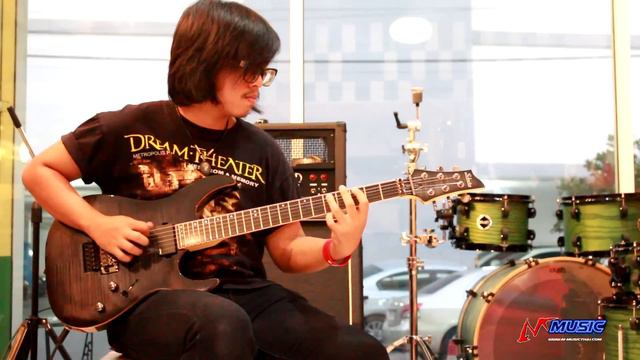 SCHECTER BANSHEE-FR PASSIVE vs ACTIVE By M-MUSICTHAI смотреть онлайн