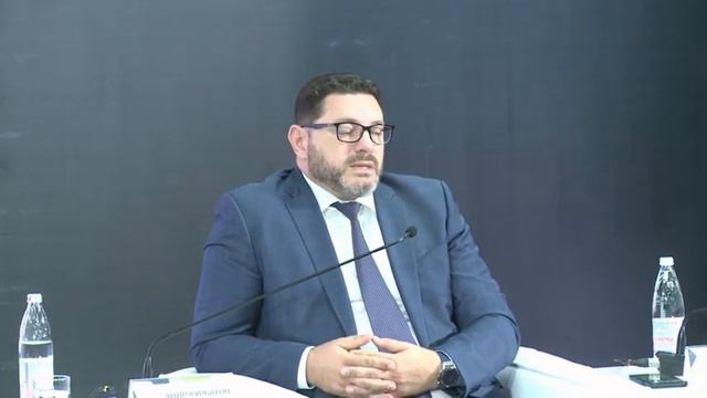Мэр Кисловодска Александр Курбатов об имперской воле на презентации мастер-плана города смотреть онлайн
