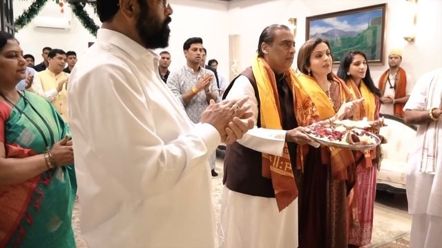 प्रसिद्ध उद्योजक श्री मुकेश अंबानी व मान्यवरांचे 'वर्षा' निवासस्थानी श्री गणेश दर्शन смотреть онлайн