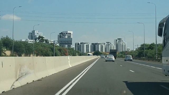 этот красивый район ? вырос , как грибы после дождя,за пару-тройку лет ?אור עקיבא смотреть онлайн