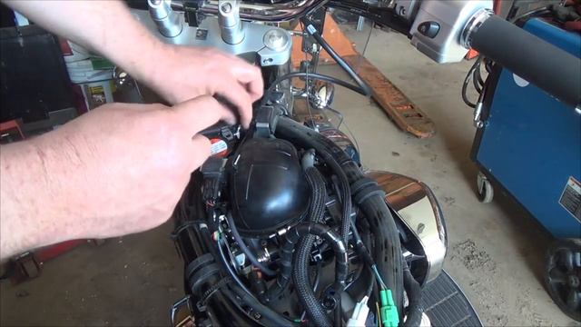 Installation of the Bully EFI fuel controller 2013 Suzuki Boulevard смотреть онлайн
