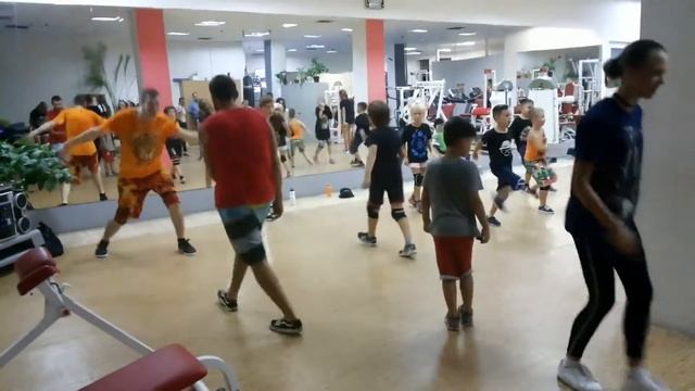 ХИП ХОП ТРЕНИРОВКА БАЗОВЫЕ ДВИЖЕНИЯ, СТУДИЯ ТАНЦЕВ АТОМ ДЕНС СЕВАСТОПОЛЬ, УРОК 1 ХИП ХОП БАЗОВЫЕ смотреть онлайн