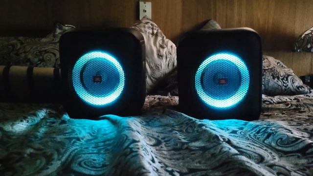 JBL PARTYBOX ENCORE ESSENTIAL X2 смотреть онлайн