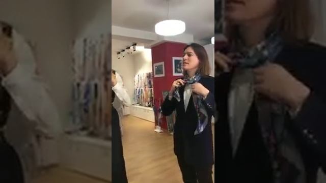 Как завязать платок для делового образа. Аксессуары для офиса. Стилист Евгения Лачина смотреть онлайн