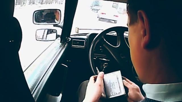 САМЫЕ НЕЛЕПЫЕ ВЗЯТКИ ГАИШНИКОВ, СНЯТЫЕ НА КАМЕРУ! смотреть онлайн