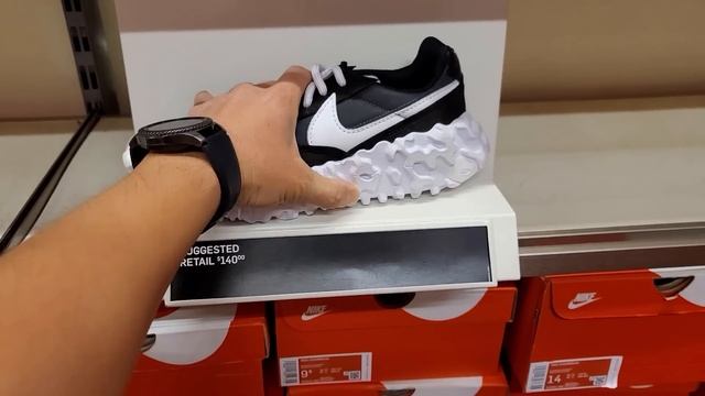 Findin' All Kinds Of ??? @ Nike Outlet Citadel!!! смотреть онлайн