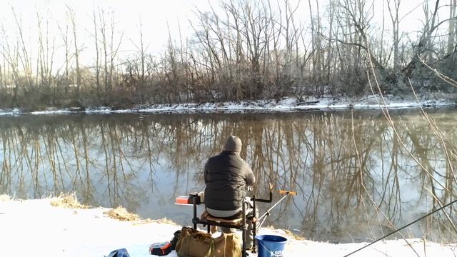 Рыбалка на реке Миасс зимой на фидер. Ловля карася зимой на фидер. Рыбалка в Челябинской области. смотреть онлайн