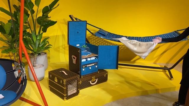Прогулка на яхте в Южной Корее, выставка Louis Vuitton trunks Collection? смотреть онлайн