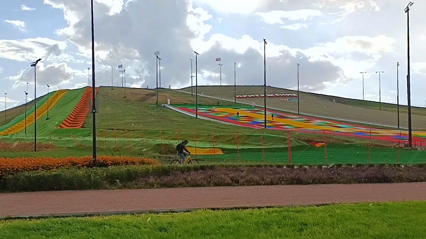 Магнитогорск, прогулка по парку Притяжение, сад камней, спортивный комплекс (02.09.2023) смотреть онлайн