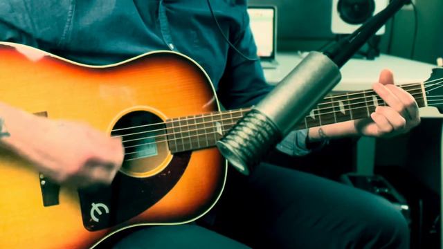 Did Noel Gallagher play the EPIPHONE FT-79 TEXAN USA ?! смотреть онлайн