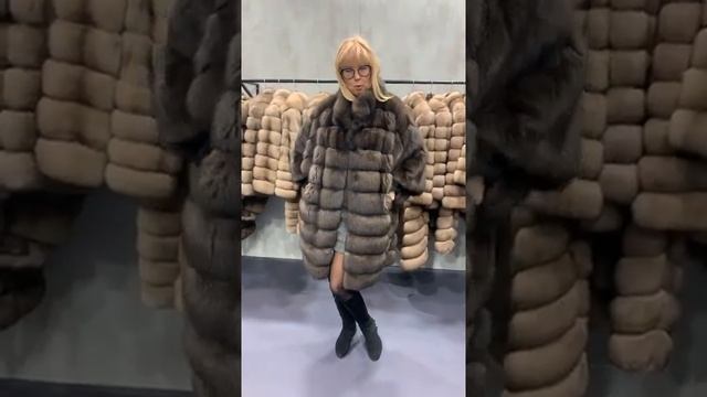 Новая коллекция шуб в Милане 2021: (+39)334-169-4865. Kоллекция шуб с подиума по специальным ценам смотреть онлайн