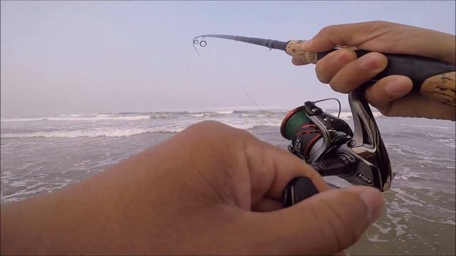Powerbait vs Gulp sand worms (best bait for surf fishing) смотреть онлайн