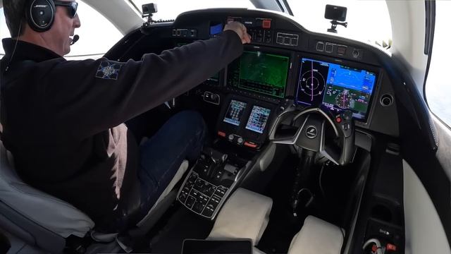 Single Pilot Jet Flight to the HondaJet Factory смотреть онлайн